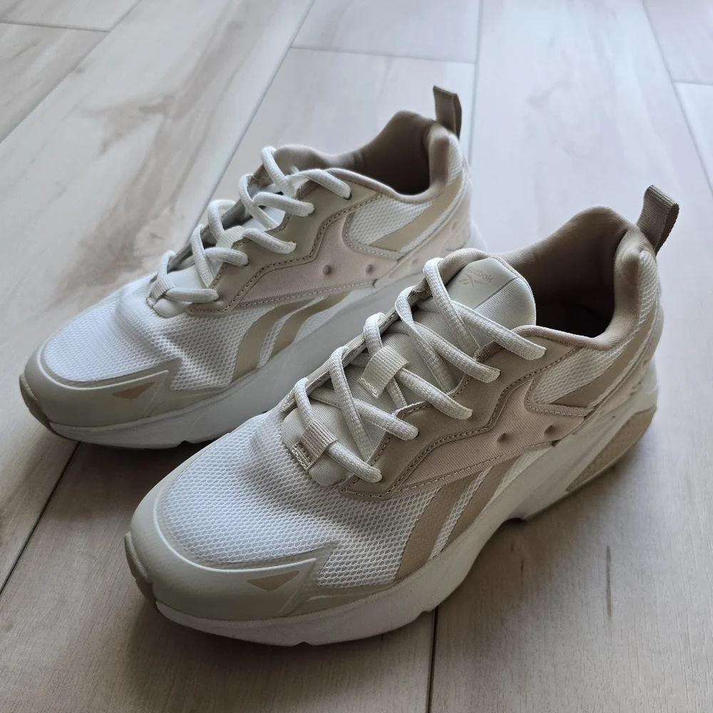 NEW Reebok Girls Gold Accent Athletic Sneakers